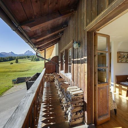 Chalet Cadin Hotel Cortina d'Ampezzo Exterior photo