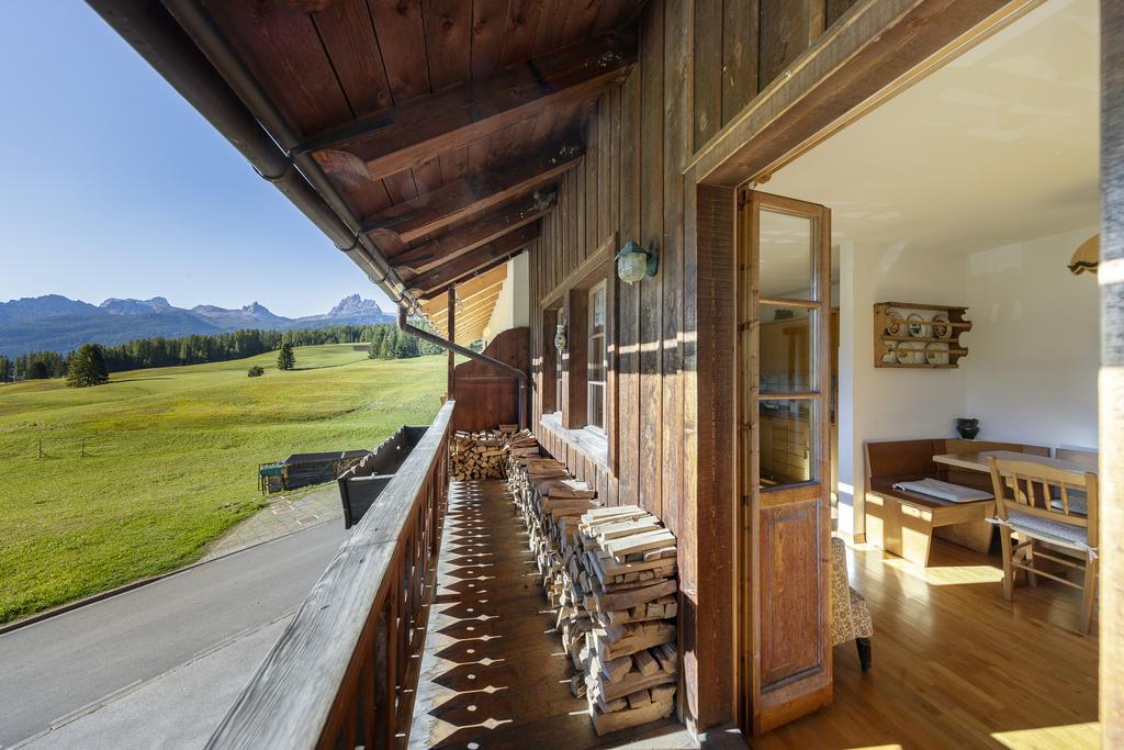 Chalet Cadin Hotel Cortina d'Ampezzo Exterior photo