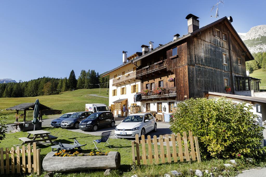 Chalet Cadin Hotel Cortina d'Ampezzo Exterior photo